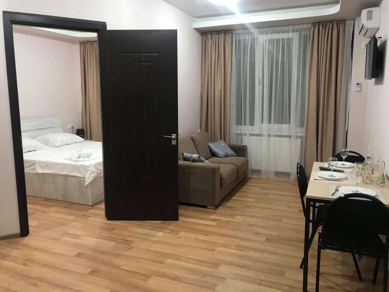 Hotel Caucasus Tbilisi Exteriör bild